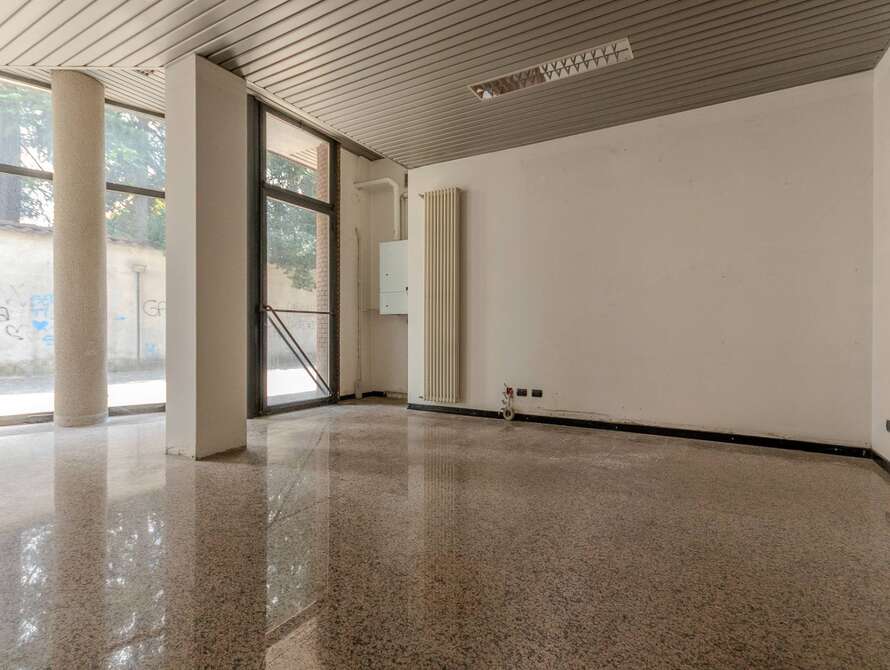 attivita commerciale di 3 locali a lissone