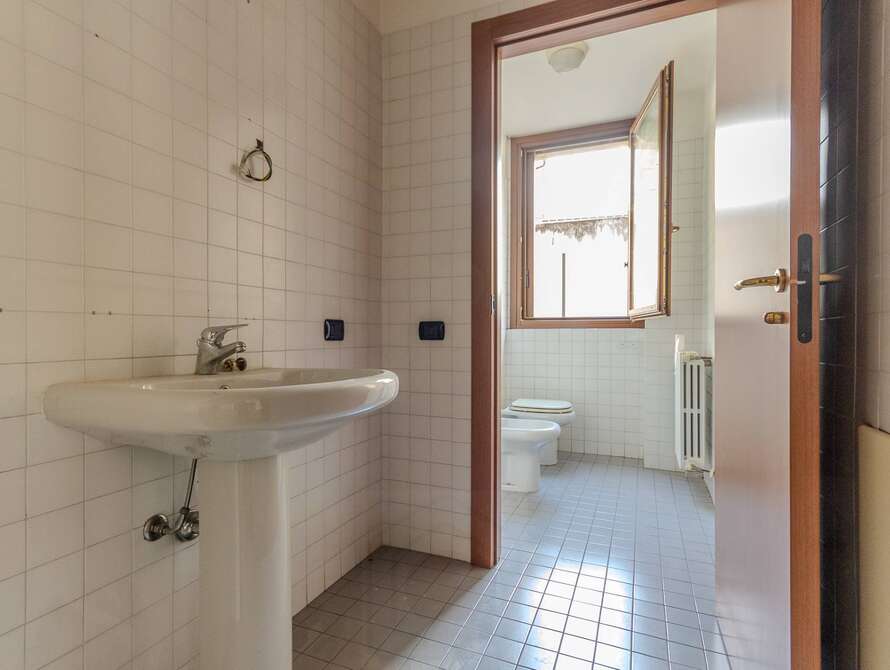 attivita commerciale di 3 locali a lissone