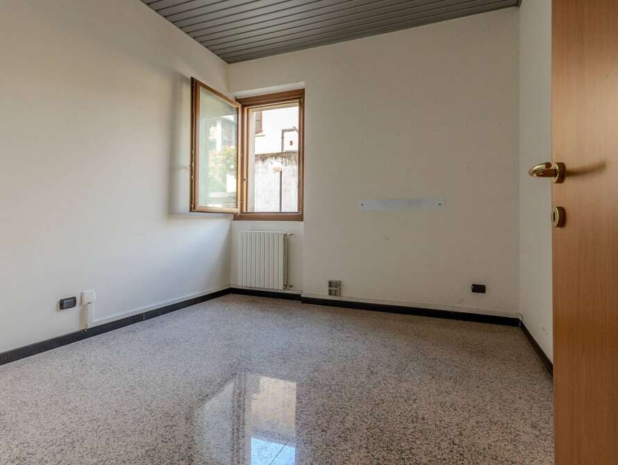 attivita commerciale di 3 locali a lissone