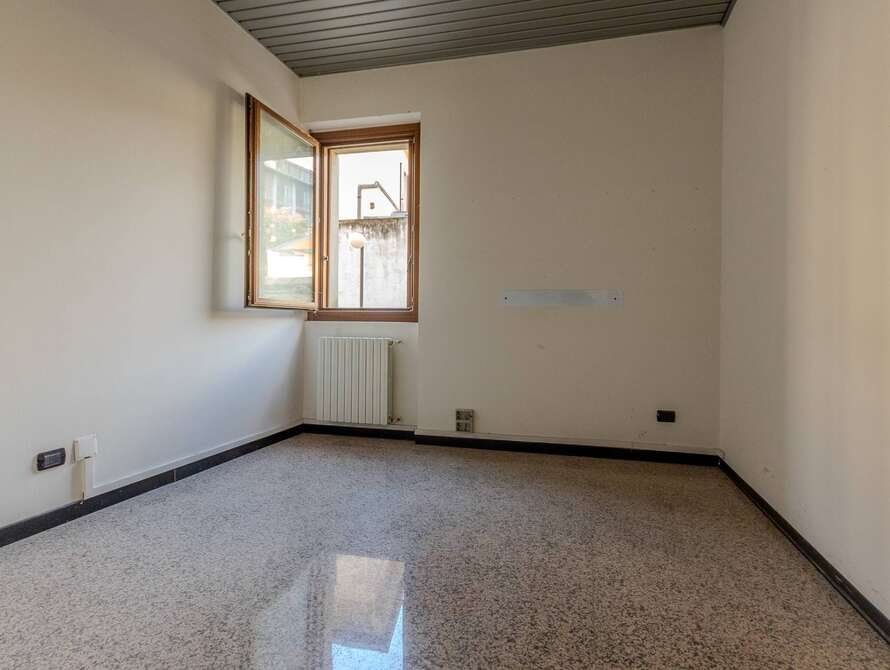 attivita commerciale di 3 locali a lissone