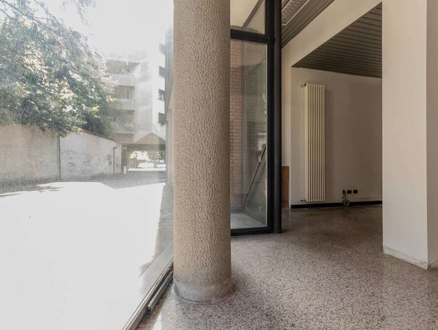 attivita commerciale di 3 locali a lissone