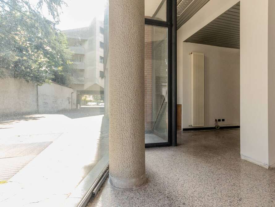 attivita commerciale di 3 locali a lissone