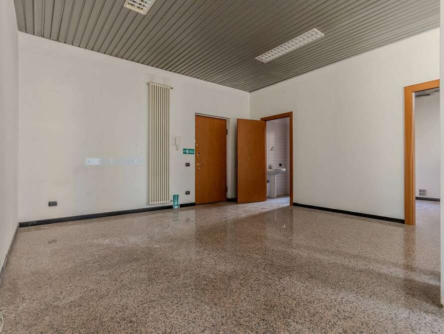 attivita commerciale di 3 locali a lissone