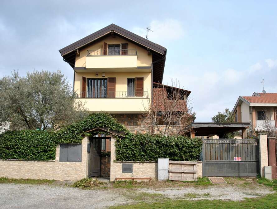 villa di 8 locali a vimercate