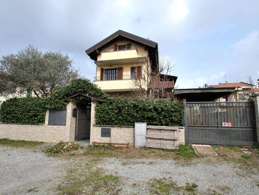 villa di 8 locali a vimercate
