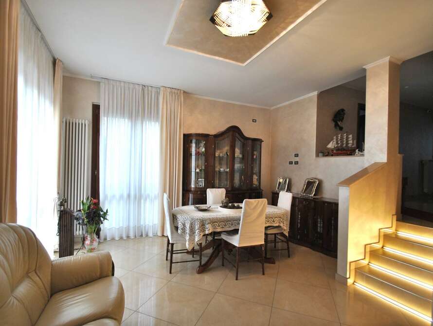 villa di 8 locali a vimercate
