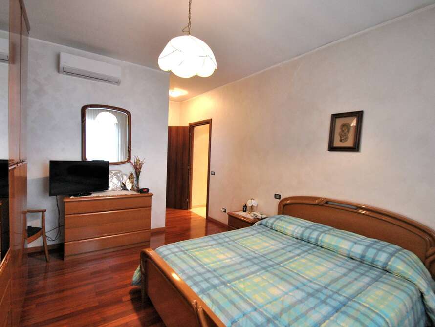 villa di 8 locali a vimercate