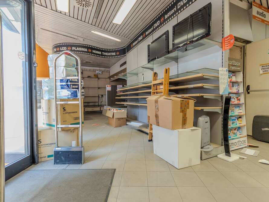 negozio di 6 locali a lissone