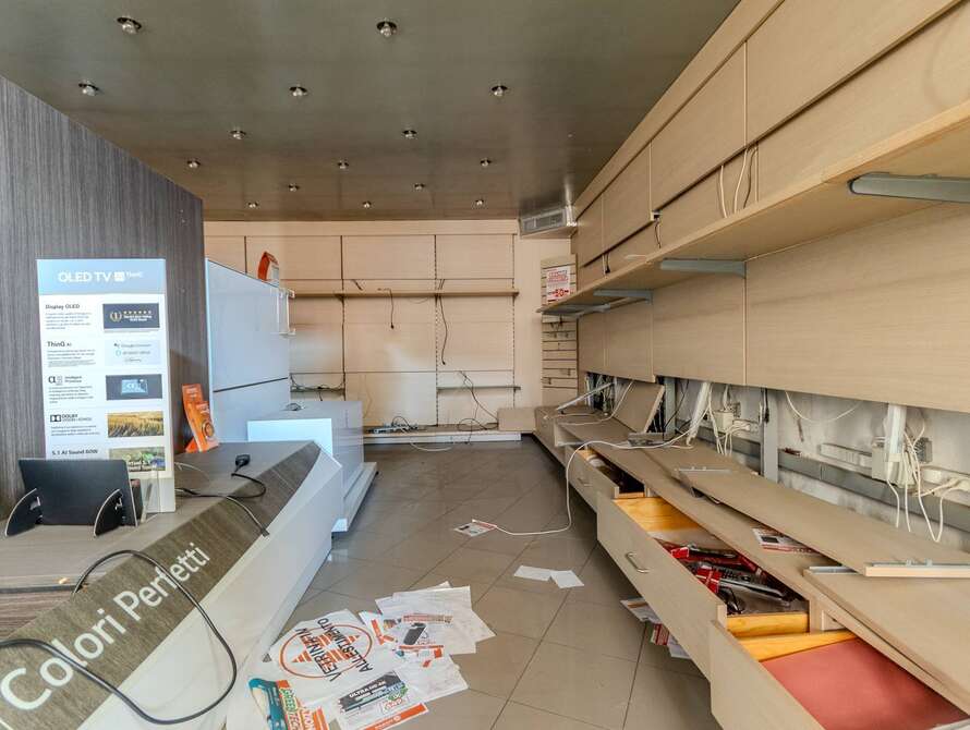 negozio di 6 locali a lissone