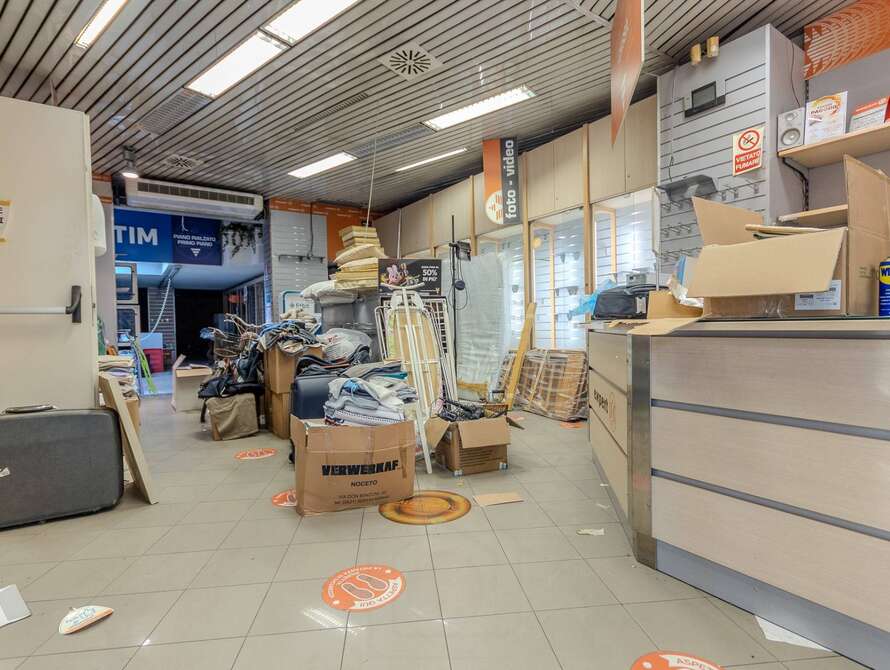 negozio di 6 locali a lissone