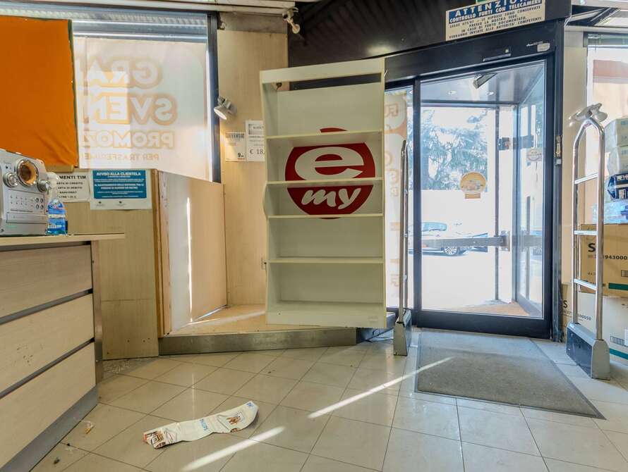 negozio di 6 locali a lissone