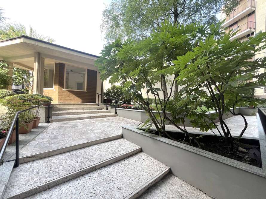 stanza camera di 4 locali a monza