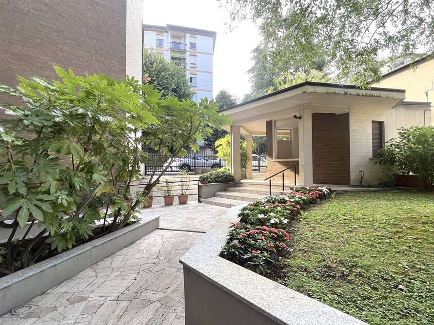 stanza camera di 4 locali a monza