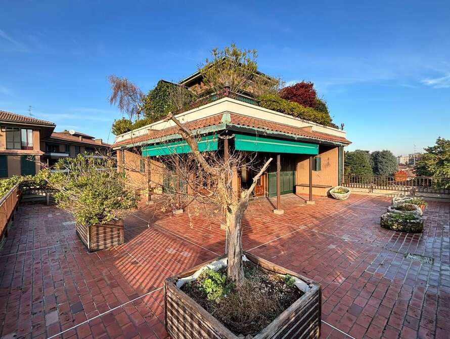 attico di 5 locali a monza