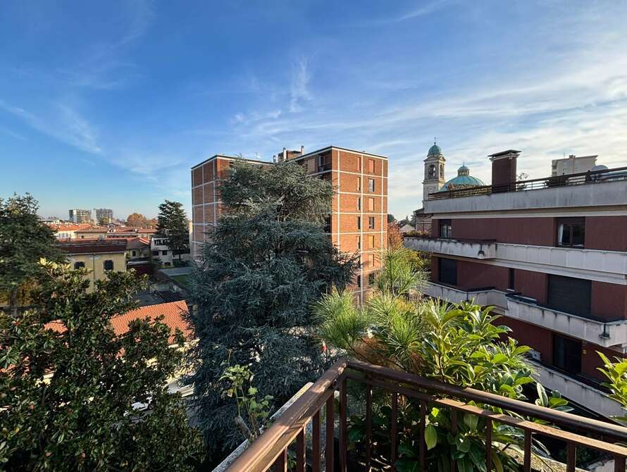 attico di 5 locali a monza