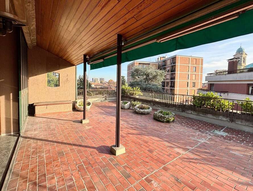 attico di 5 locali a monza