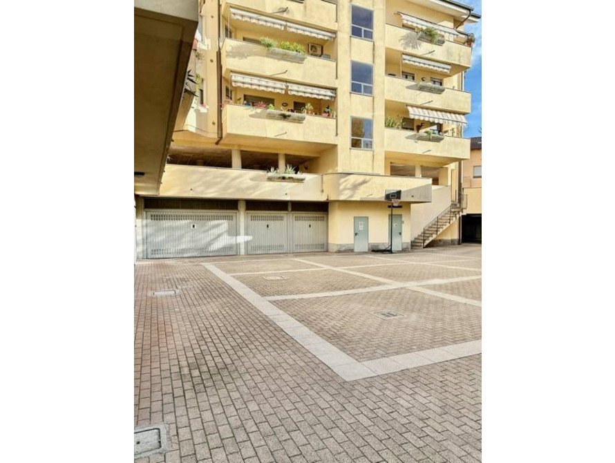 box o garage di 1 locali a lissone