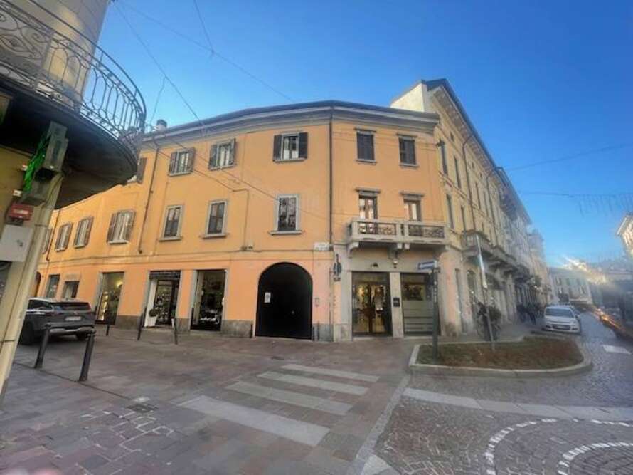 negozio di 2 locali a monza