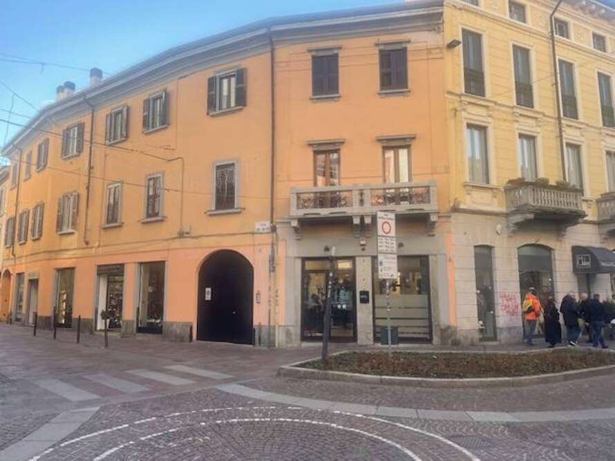 negozio di 2 locali a monza