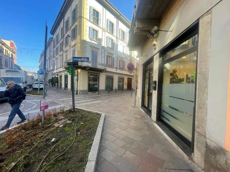 negozio di 2 locali a monza