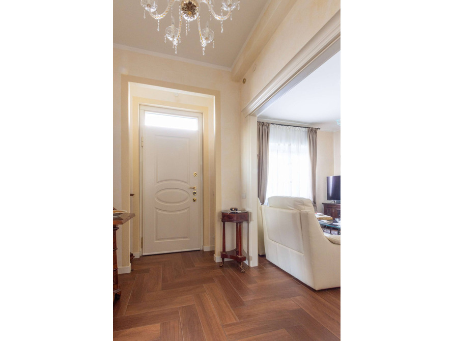 villa di 5 locali a ronco briantino