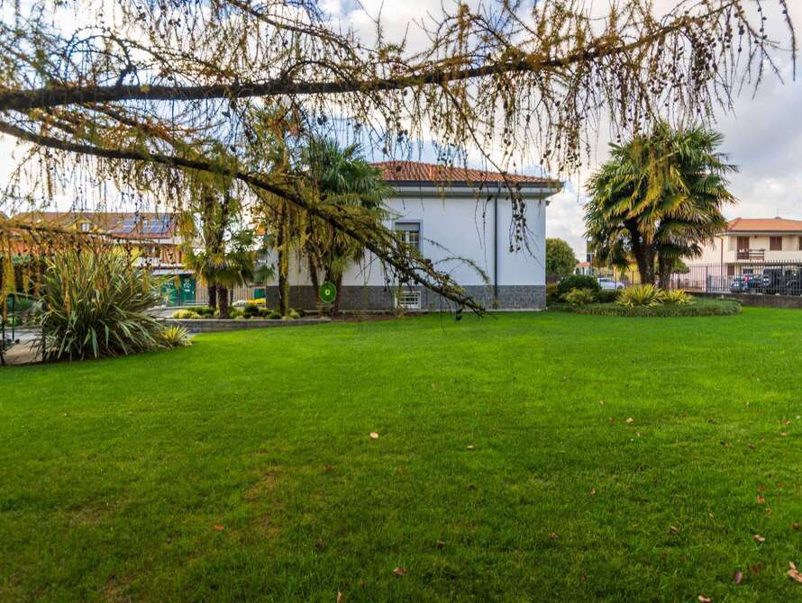 villa di 5 locali a ronco briantino