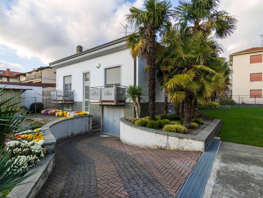 villa di 5 locali a ronco briantino