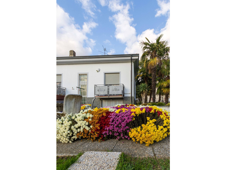 villa di 5 locali a ronco briantino