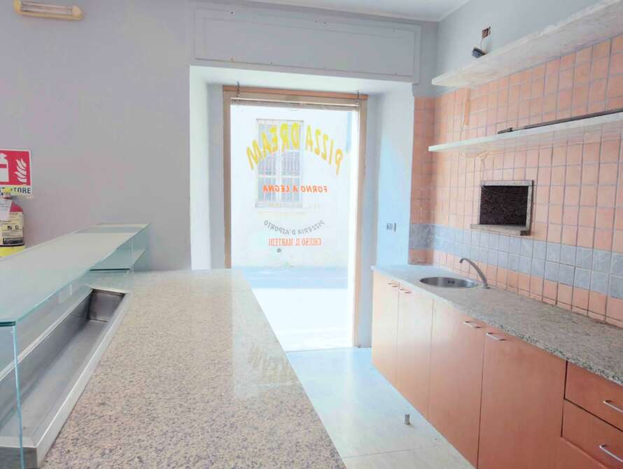 negozio di 3 locali a usmate velate