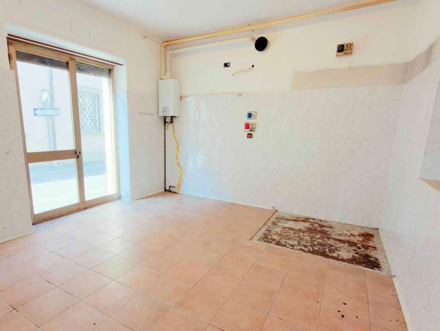 negozio di 3 locali a usmate velate