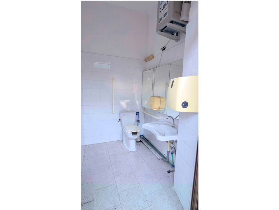 negozio di 3 locali a usmate velate