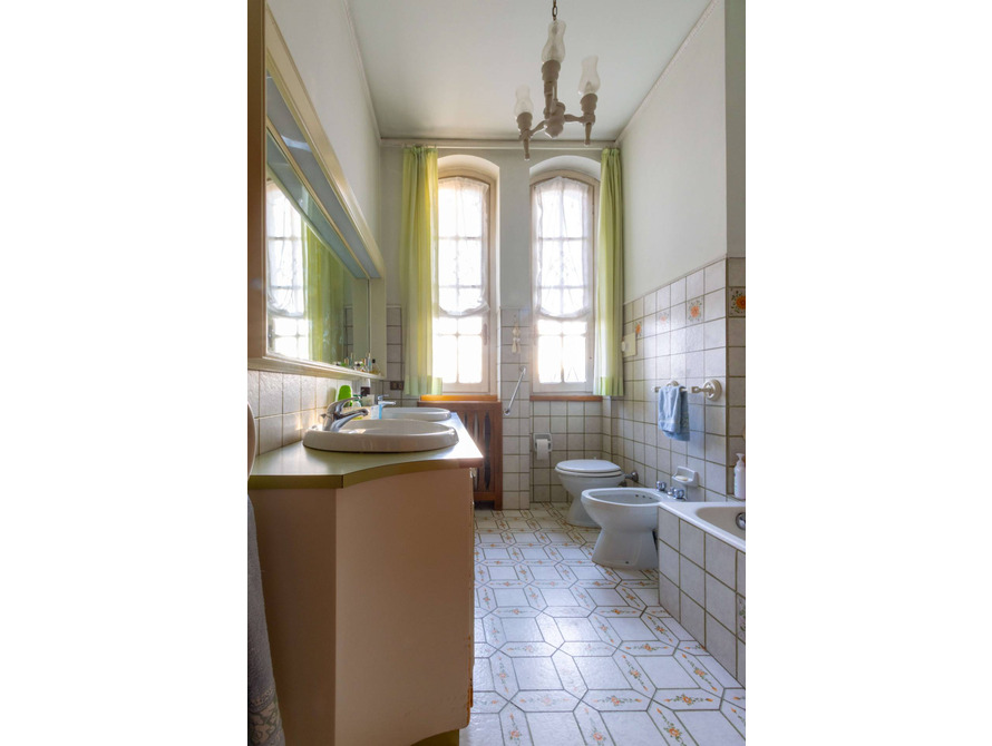 villa di 12 locali a usmate velate