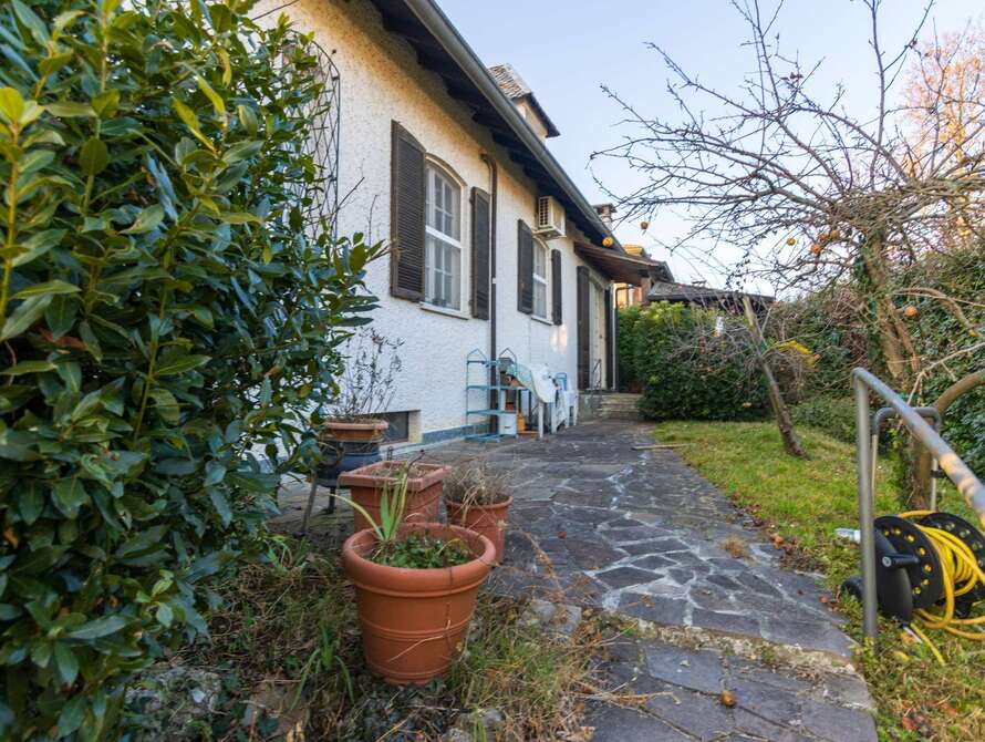 villa di 12 locali a usmate velate