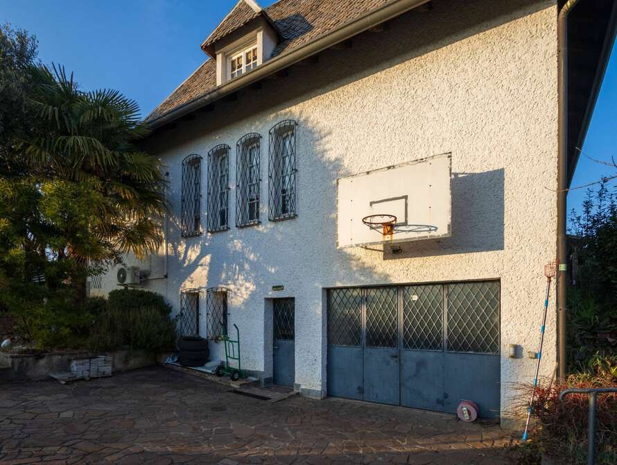 villa di 12 locali a usmate velate