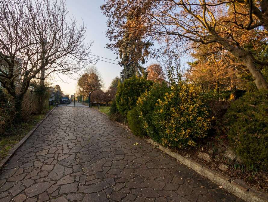 villa di 12 locali a usmate velate