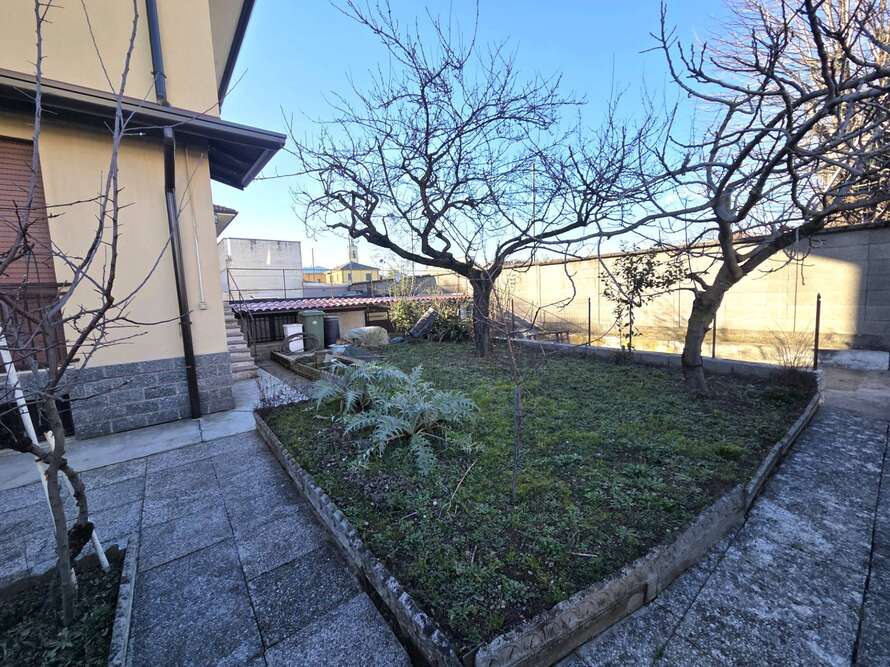 casa indipendente di 3 locali a agrate brianza