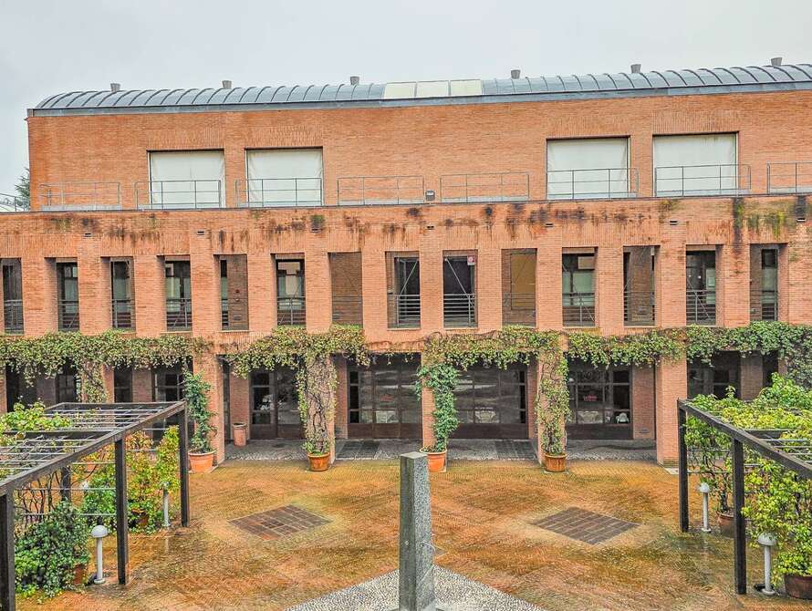 show room di 1 locali a seregno