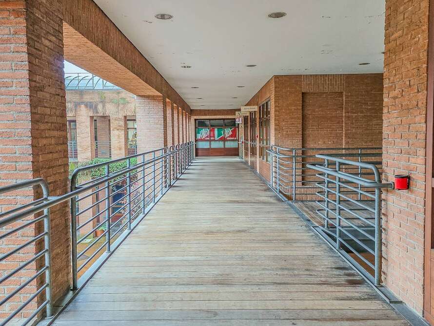 show room di 1 locali a seregno