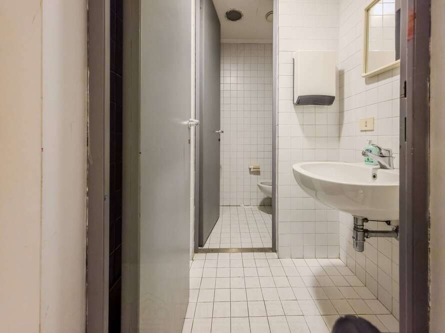 show room di 1 locali a seregno