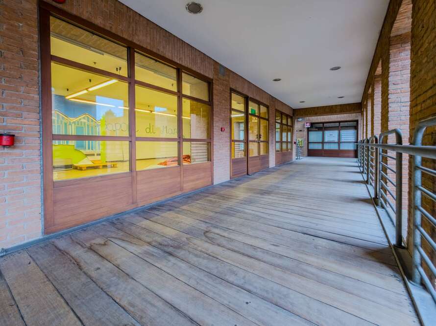 show room di 1 locali a seregno