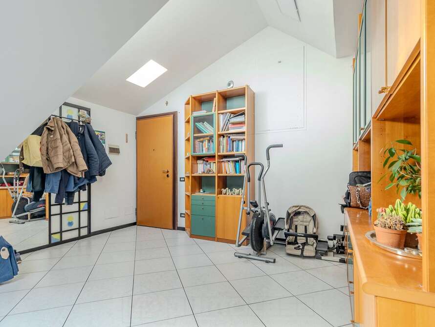 mansarda di 3 locali a solaro