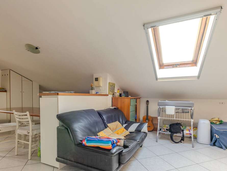 mansarda di 3 locali a solaro