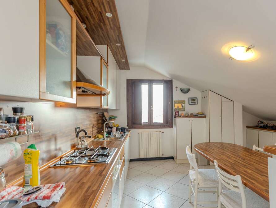 mansarda di 3 locali a solaro