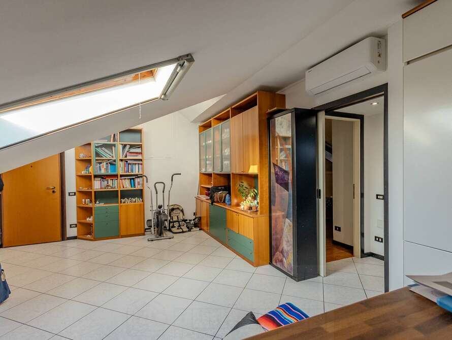 mansarda di 3 locali a solaro