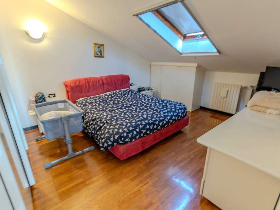 mansarda di 3 locali a solaro