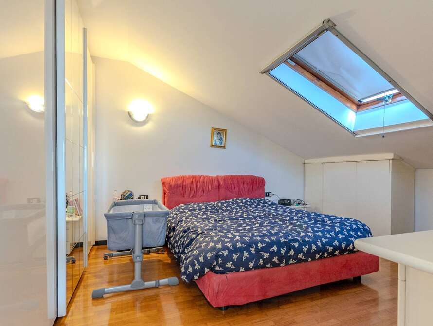 mansarda di 3 locali a solaro