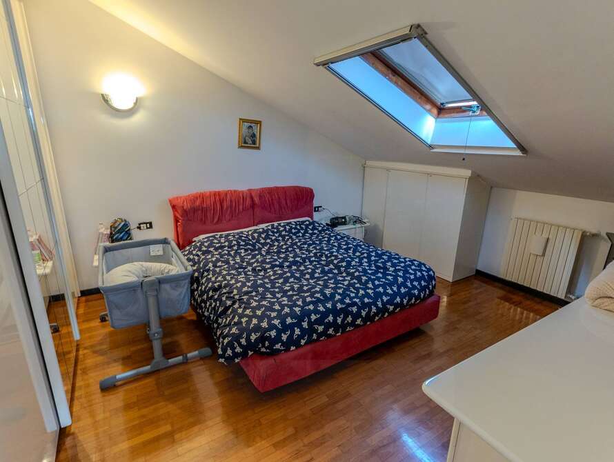 mansarda di 3 locali a solaro