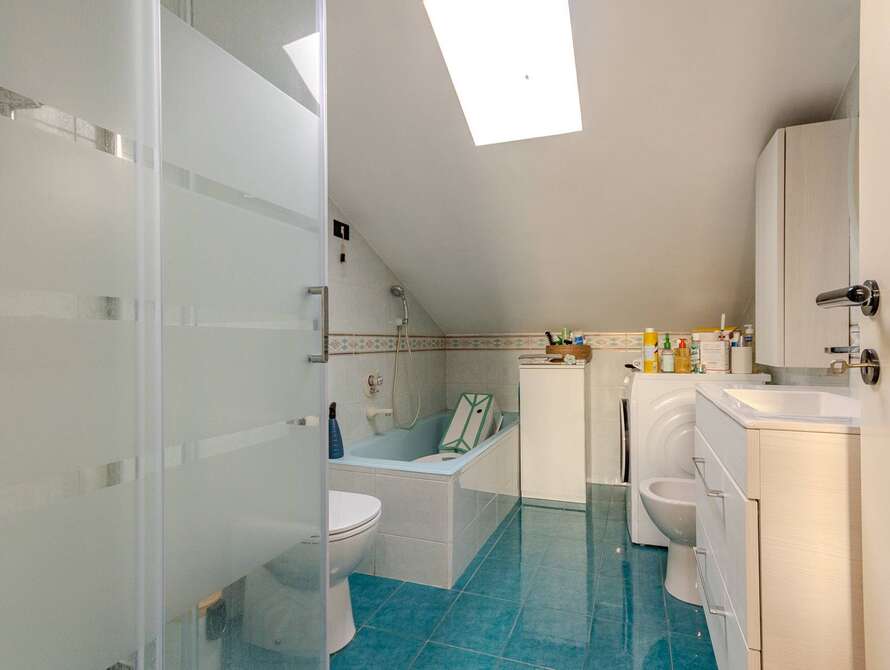 mansarda di 3 locali a solaro