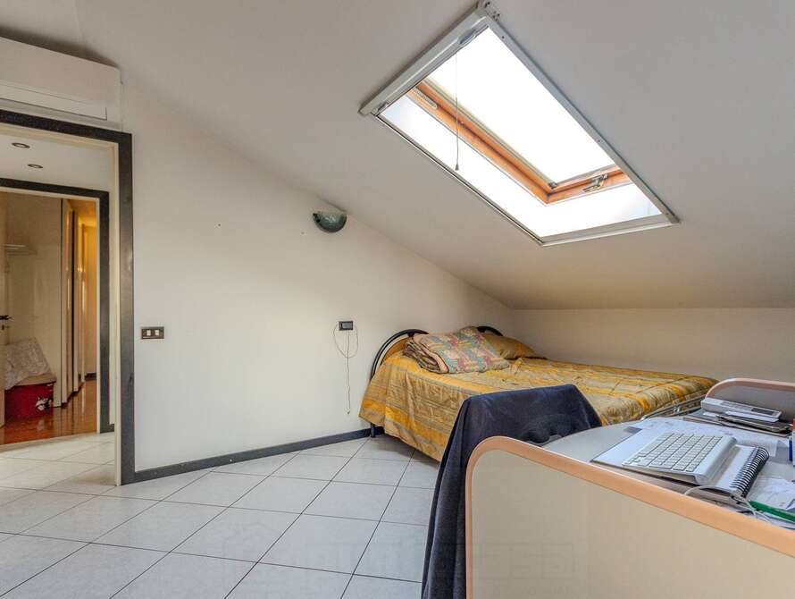 mansarda di 3 locali a solaro