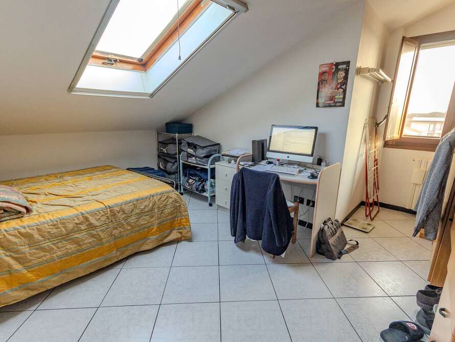 mansarda di 3 locali a solaro